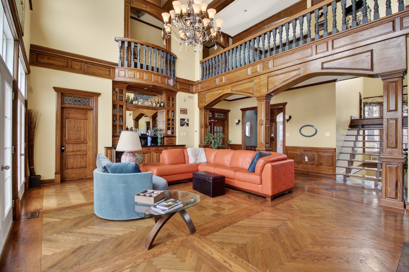 Grand hall à double hauteur